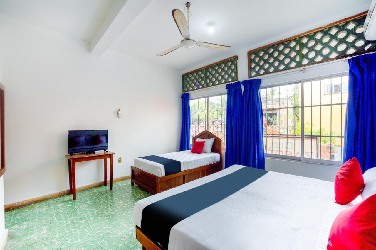 Hotel Adelita Zihuatanejo Exterior photo